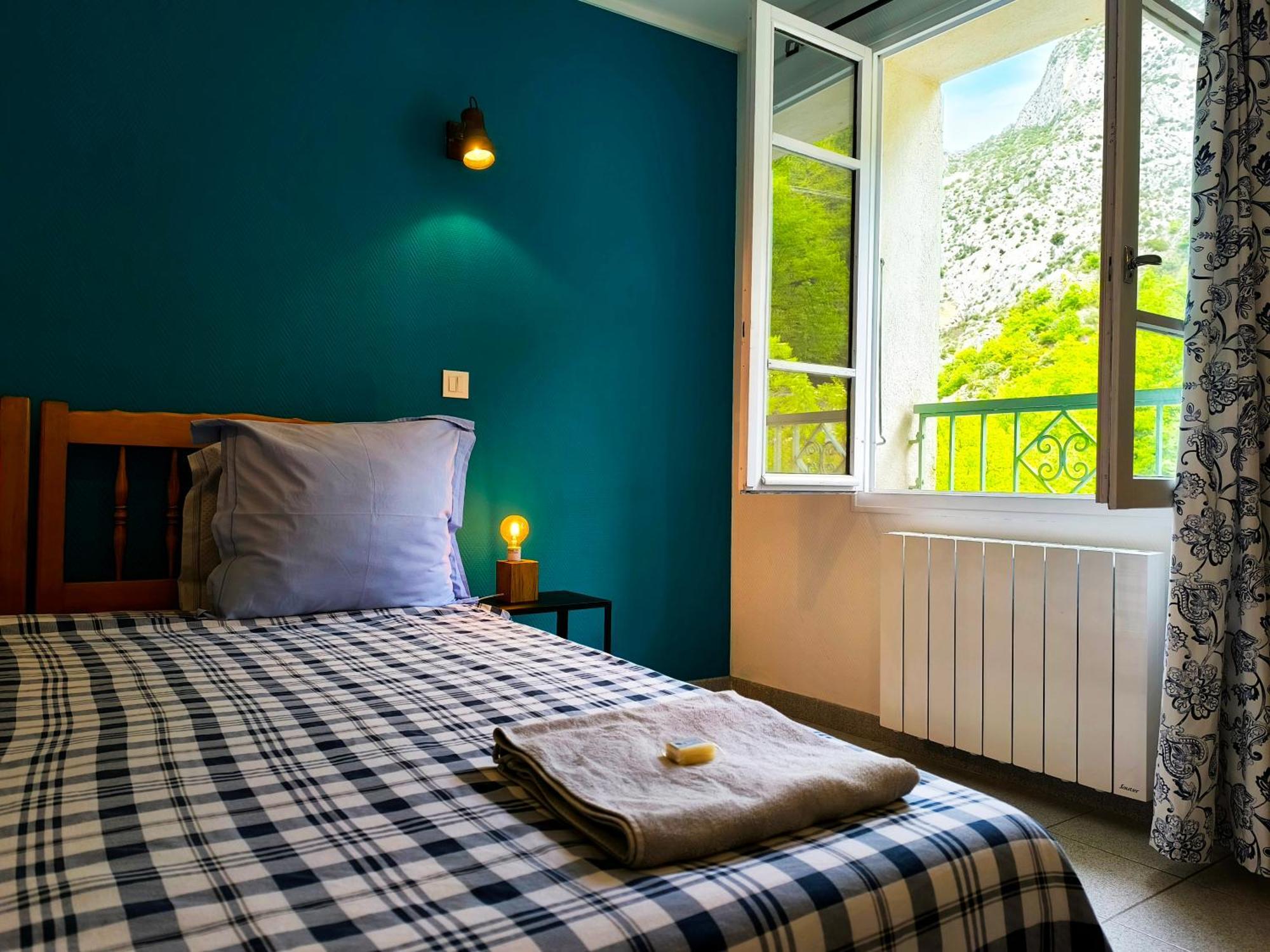 Auberge De Calendal Hotel Aiglun  Ngoại thất bức ảnh